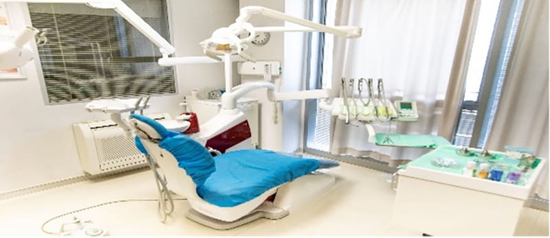 Kabinet dentar në klinikën Dentalia në Tiranë